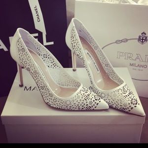 Manolo blahnik beautiful white heels